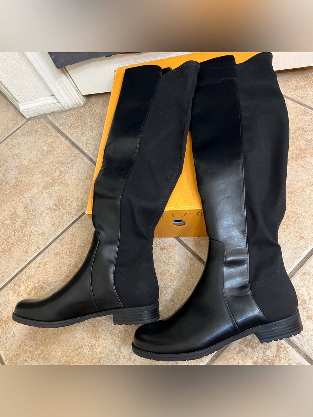 Brand new Uncollean -J Black Over-the-Knee leather Women's Riding Boots size 8